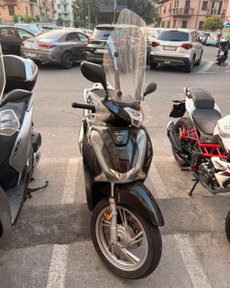 Scooter Sh 150