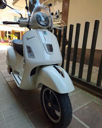 vespa 300 gts