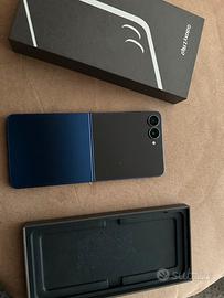 Samsung ZFLIP7 blue shadow
