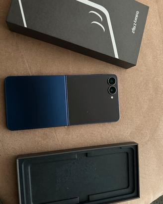 Samsung ZFLIP7 blue shadow