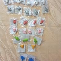 27 Gomme matita forma mano