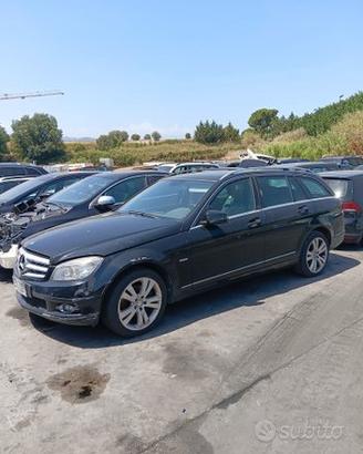 vendiamo ricambi per Mercedes classe C 220