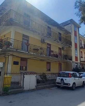 Villafranca,pressi parco briosa,5 vani e servizi