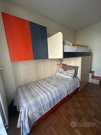 Letto a castello con due letti singoli