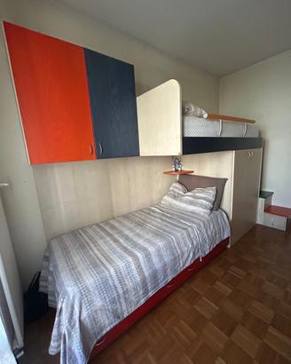 Letto a castello con due letti singoli
