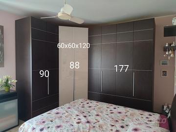 Armadio angolare 8 ante