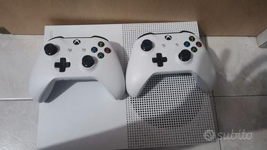 Xbox One S + 2 Joystick