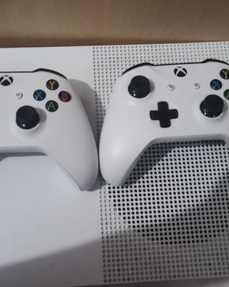 Xbox One S + 2 Joystick