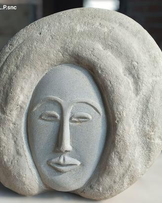 volto scolpito nella Pietra