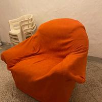 Poltrona arancione da interni 