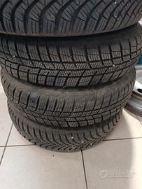 cerchi con gomme invernali R4