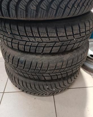 cerchi con gomme invernali R4
