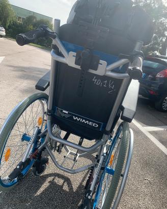 Sedia a rotelle basculante