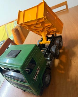 Bruder camion giocattolo