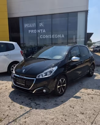 PEUGEOT 208 5 porte Signature