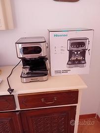 macchina per caffè con cappuccinatore