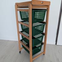 Carrellino in legno con cestini e ruote