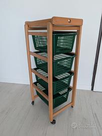 Carrellino in legno con cestini e ruote