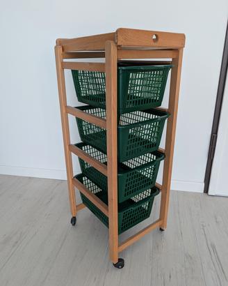 Carrellino in legno con cestini e ruote