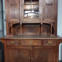 Credenza Liberty in legno con vetri colorati: