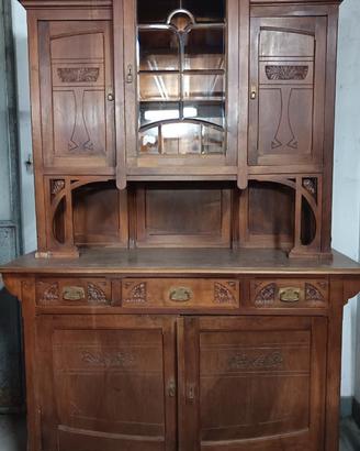 Credenza Liberty in legno con vetri colorati: