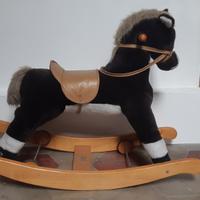 Cavallo a dondolo con ruote della GyGy