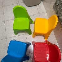 4 sedie in plastica, anche da esterno