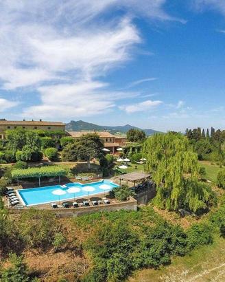 Rustico / Casale di 1600 m² con più di 5 locali e 