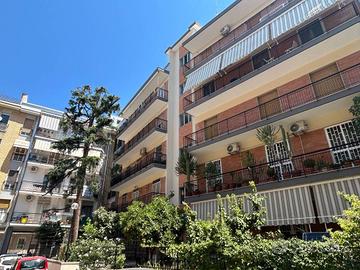 Stanza in appartamento di 120 m² a Bari