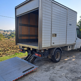 Trasporti e traslochi con autista e furgone