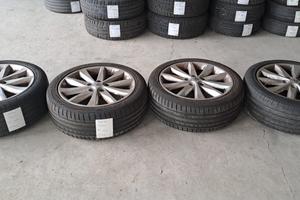 4 Gomme Pirelli Cerchi in Lega 225/45R18