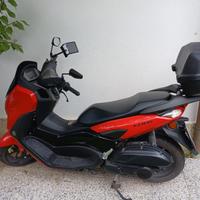 🏍️ Yamaha NMAX 125 – 2024 – Rosso – Pari al nuovo