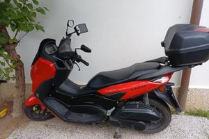 🏍️ Yamaha NMAX 125 – 2024 – Rosso – Pari al nuovo