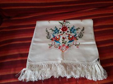 Stola nuova pura seta ricamata