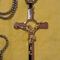 Croce in acciaio lavorata con Cristo dorato 