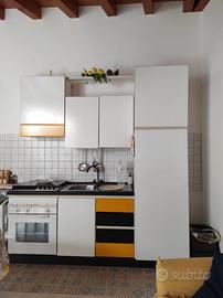 Cucina accessoriata