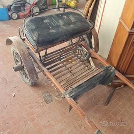 vecchio calesse in legno e ferro