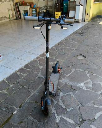 Segway-Ninebot, Monopattino Elettrico, Mod. F40I