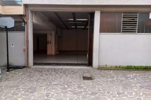 CANTU' vendiamo CAPANNONE con ufficio e piazzale