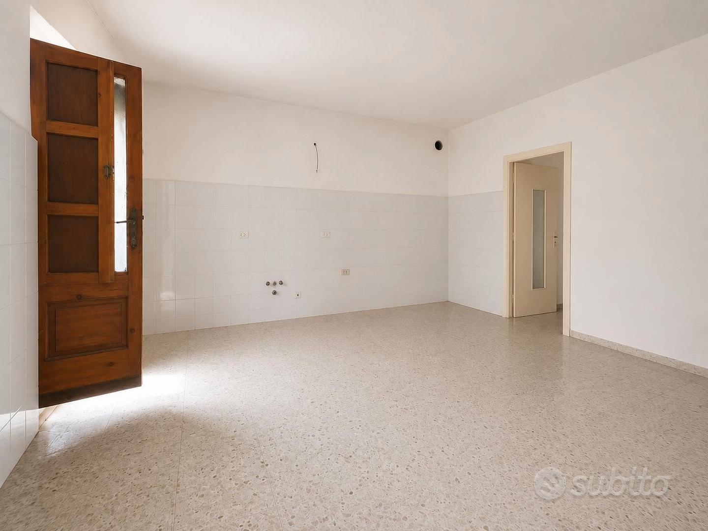 Via Tora | Piano terra con ingresso indipendente - Vista 5