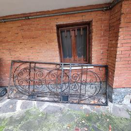 Cancello verticale in ferro battuto