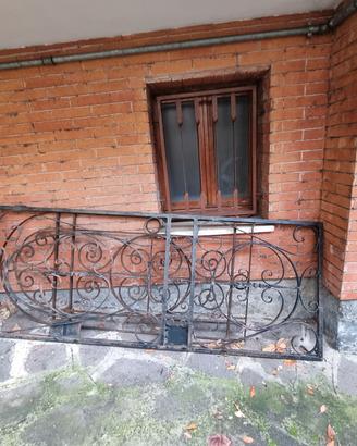 Porta in ferro battuto con serratura