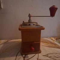 macinacaffé manuale vintage in legno e metallo