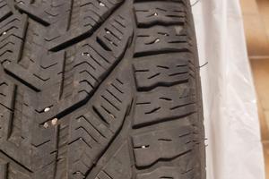 4 dischi con gomme invernali