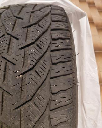 4 dischi con gomme invernali