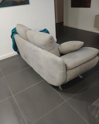 divano  2 posti nuovissimo  grigio alcantara