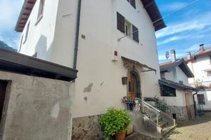Vendita di Casa indipendente in via Dante