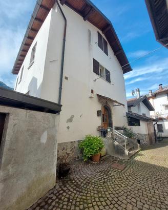 Vendita di Casa indipendente in via Dante