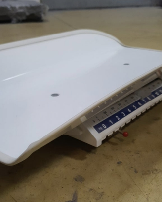 Bilancia meccanica pesaneonati