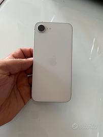 iPhone 16e 128gb E-SIM 100% batteria